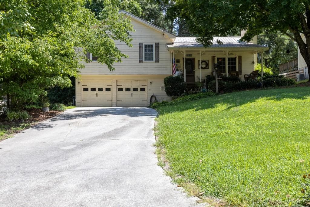 3 bedroom, 2 bathroom, 1,152 sq ft single family residence sold at 2025 Red Rose Lane, Loganville, GA 30052