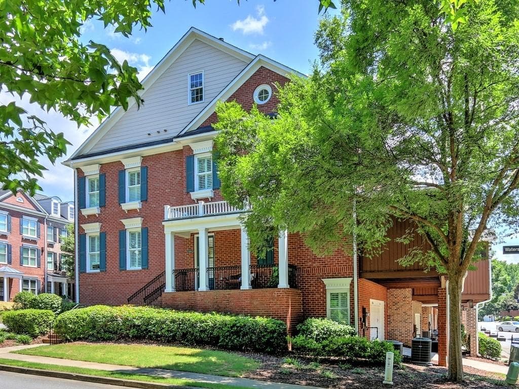 4 bedroom, 4 bathroom, 3,100 sq ft townhouse sold at 5200 Davenport Place, Roswell, GA 30075