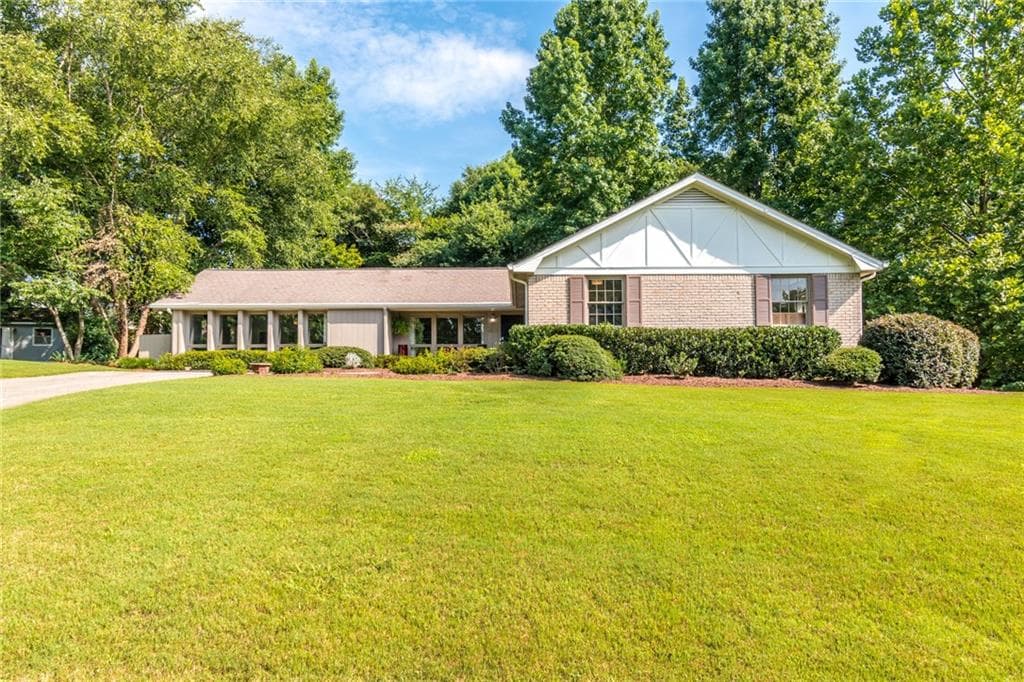 4 bedroom, 3 bathroom, 2,706 sq ft single family residence sold at 6829 Vic Ar Road, Atlanta, GA 30360