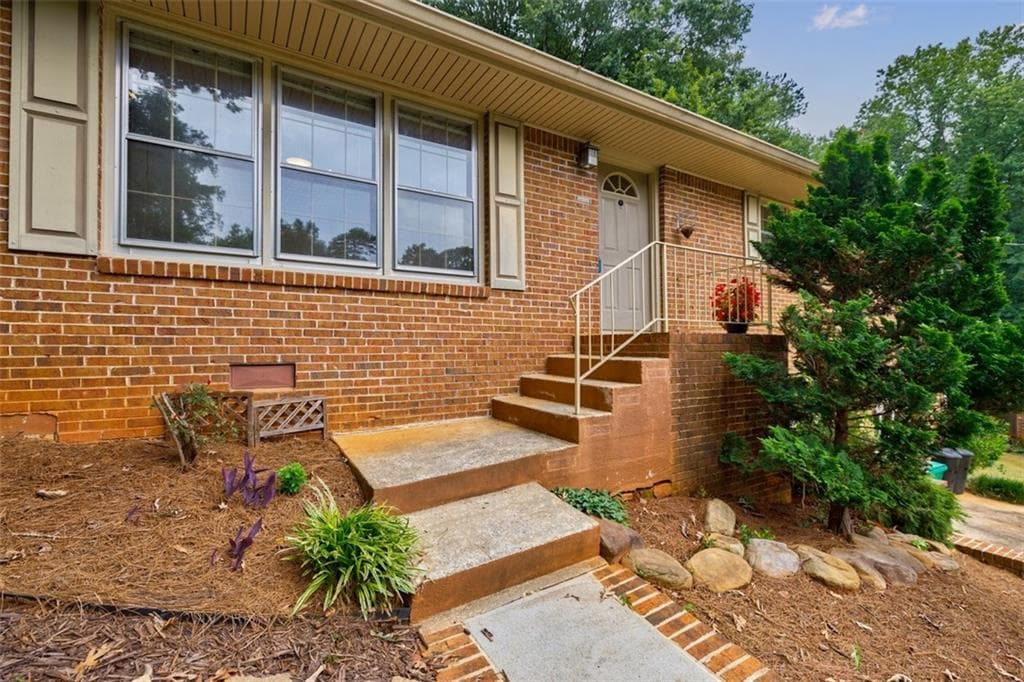 3 bedroom, 1 bathroom, 1,300 sq ft single family residence sold at 3268 E Castle Court, Decatur, GA 30033