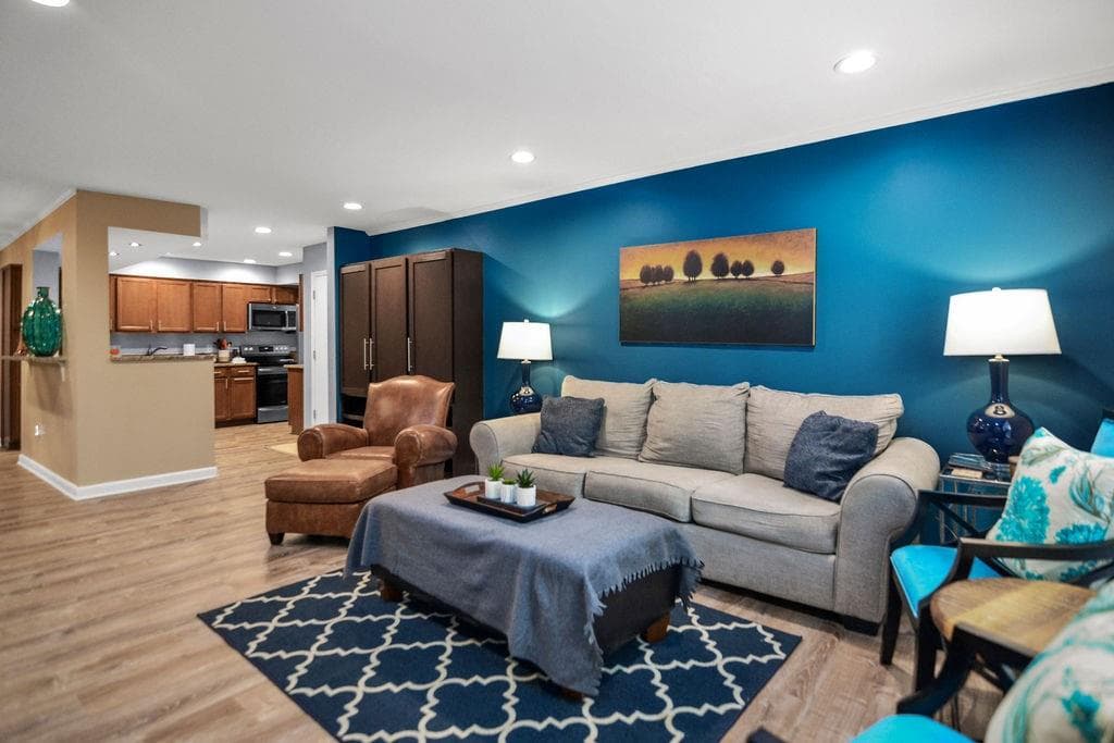 3 bedroom, 2 bathroom, 1,469 sq ft condominium sold at 6851 Roswell Road H16, Sandy Springs, GA 30328