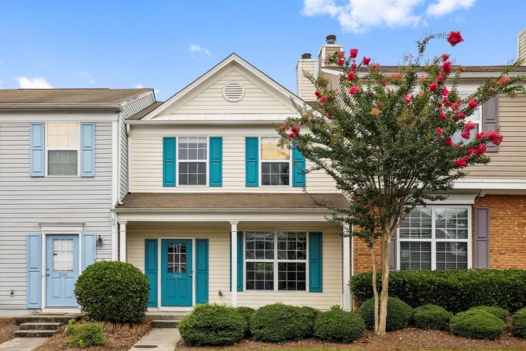 2 bedroom, 3 bathroom, 1,240 sq ft townhouse sold at 1042 Annazanes Court, Alpharetta, GA 30004