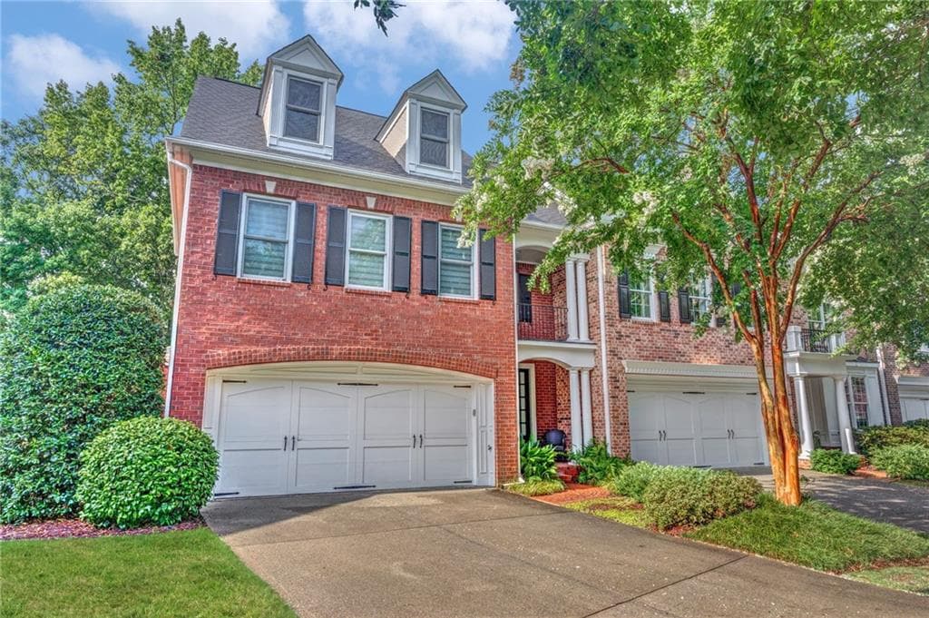 3 bedroom, 4 bathroom, 3,379 sq ft townhouse sold at 2410 Loxford Lane, Alpharetta, GA 30009