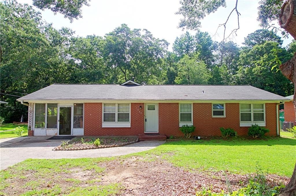 4 bedroom, 3 bathroom, 2,204 sq ft single family residence sold at 1406 Canterbury Road, Griffin, GA 30223