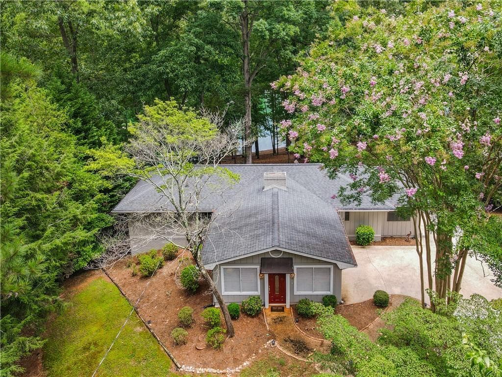 3 bedroom, 3 bathroom, 3,210 sq ft single family residence sold at 5562 Hidden Harbor Landing, Gainesville, GA 30504