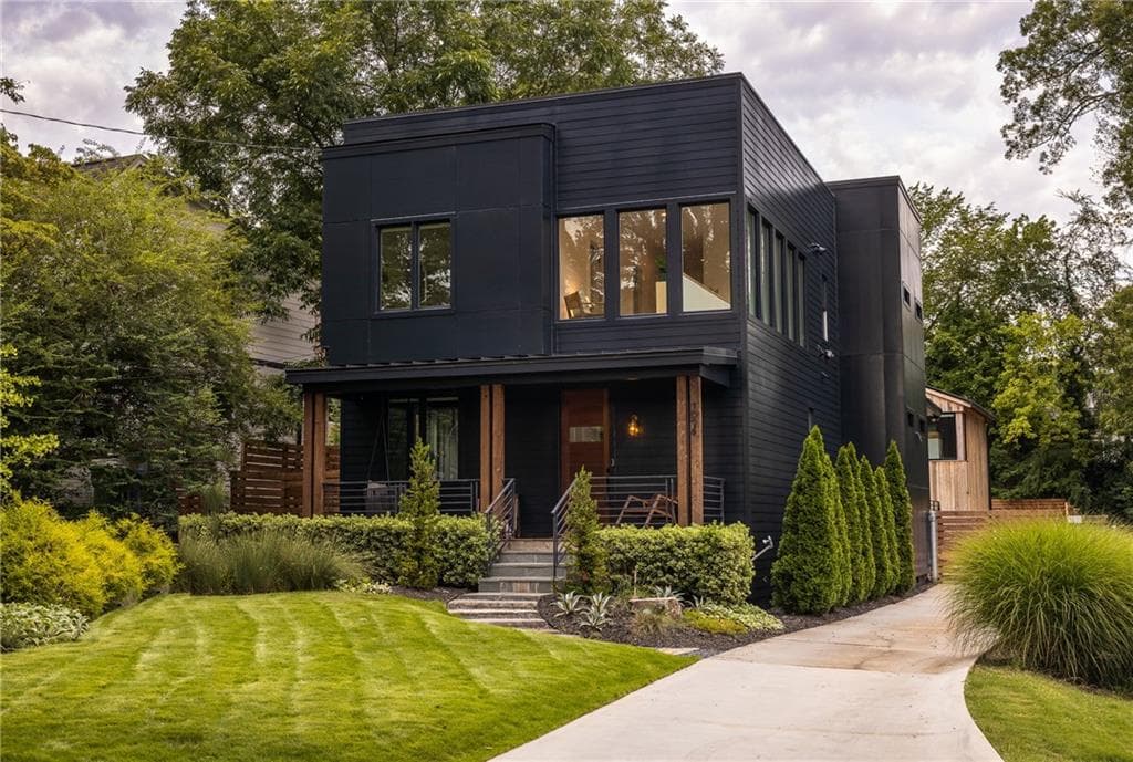 4 bedroom, 4 bathroom, 2,750 sq ft single family residence sold at 1096 Woodland Avenue, Atlanta, GA 30316