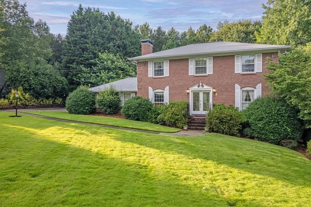 4 bedroom, 3 bathroom, 2,364 sq ft single family residence sold at 2652 Fontainebleau Drive, Dunwoody, GA 30360