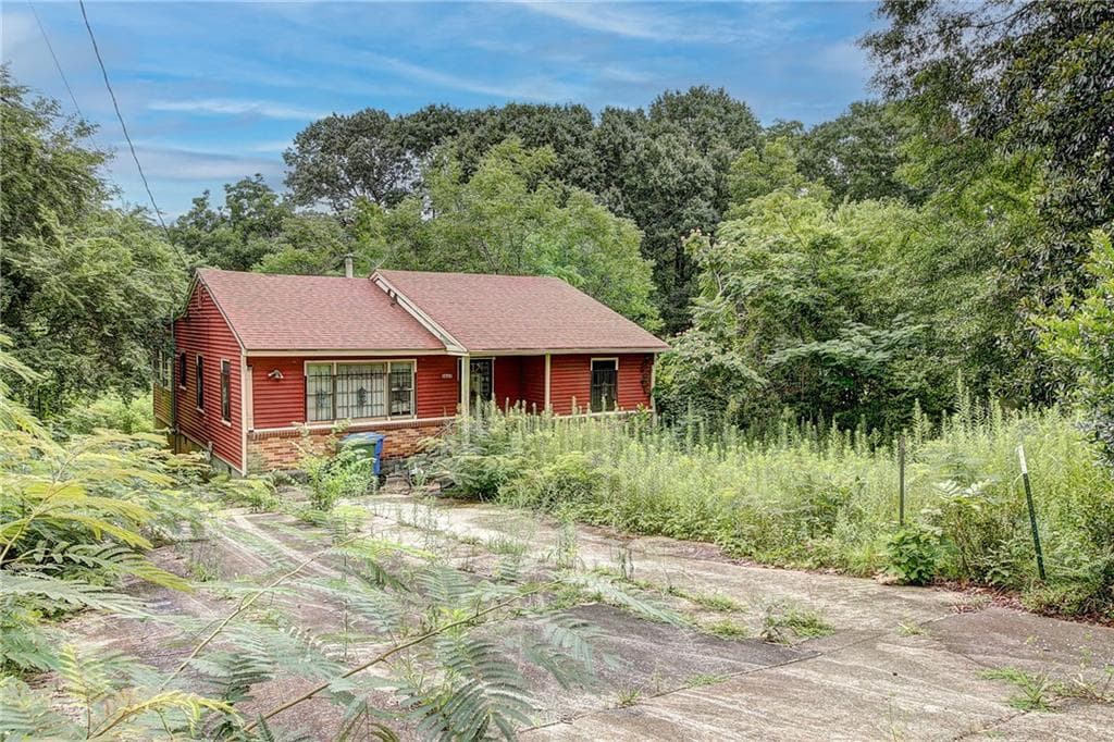 3 bedroom, 2 bathroom, 1,000 sq ft single family residence sold at 2027 Braeburn Circle, Atlanta, GA 30316