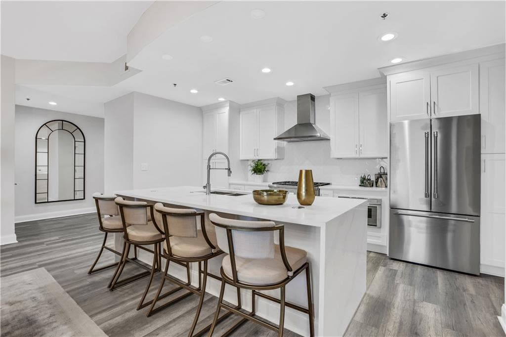 3 bedroom, 3 bathroom, 2,094 sq ft condominium sold at 270 17th Street 3806, Atlanta, GA 30363