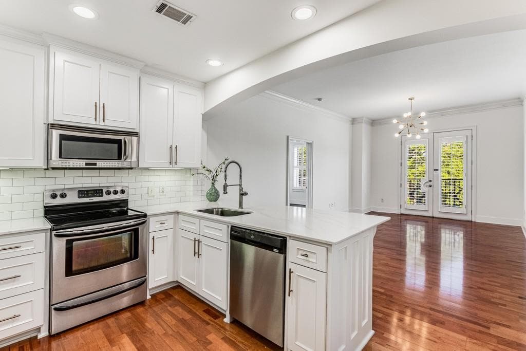 2 bedroom, 2 bathroom, 1,281 sq ft condominium sold at 2277 Peachtree Road 604, Atlanta, GA 30309