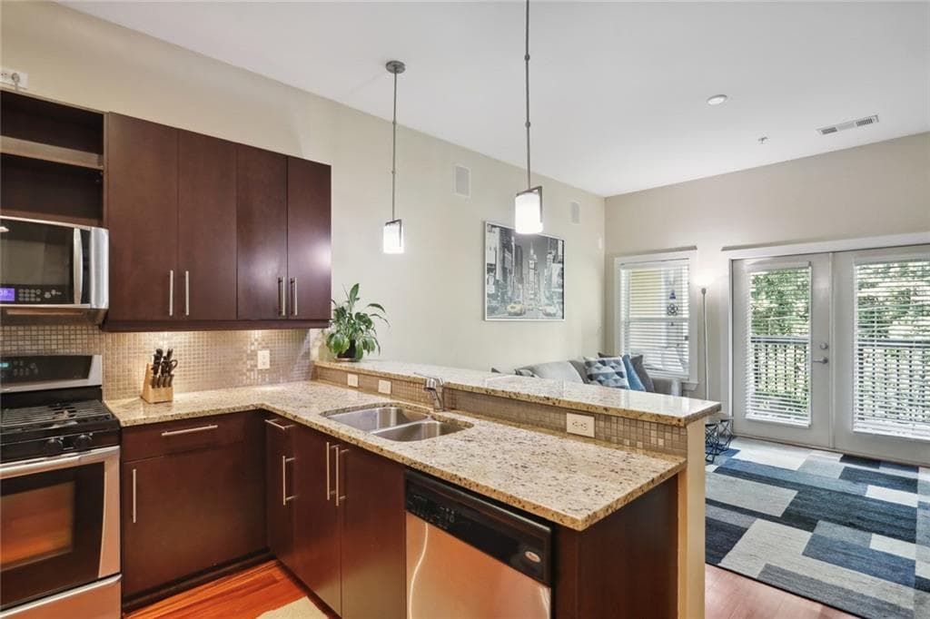 1 bedroom, 1 bathroom, 683 sq ft condominium sold at 870 Inman Village Parkway 412, Atlanta, GA 30307