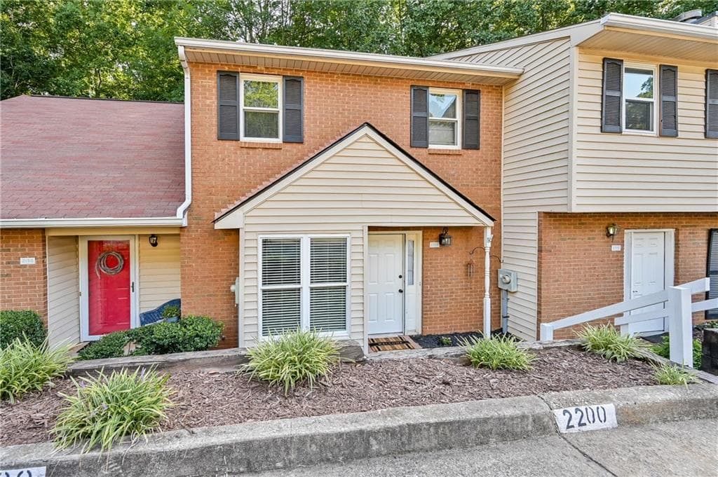 2 bedroom, 2 bathroom, 1,493 sq ft townhouse sold at 2200 NEWPORT Landing, Alpharetta, GA 30009