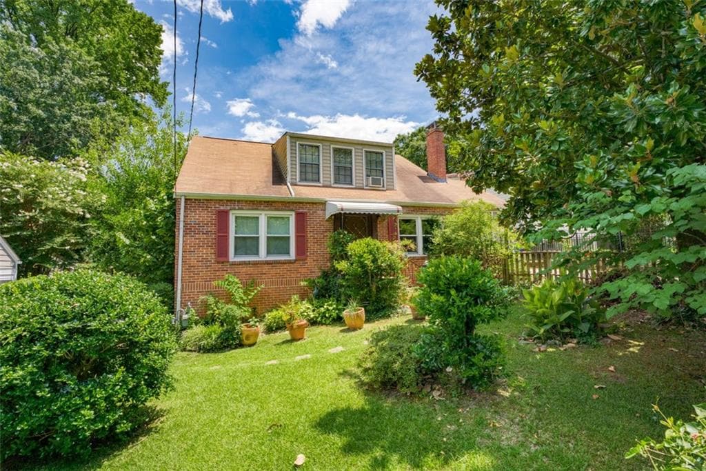 4 bedroom, 2 bathroom, 2,000 sq ft single family residence sold at 555 OAKDALE Road, Atlanta, GA 30307
