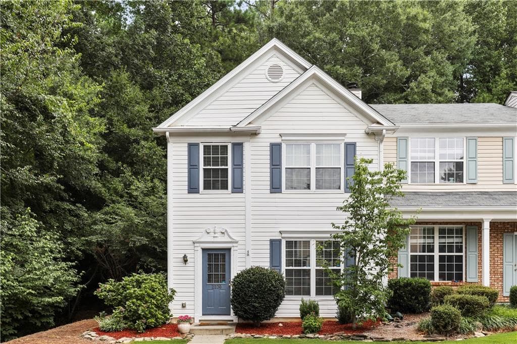 3 bedroom, 3 bathroom, 1,370 sq ft townhouse sold at 2230 Whitestone Place, Alpharetta, GA 30005