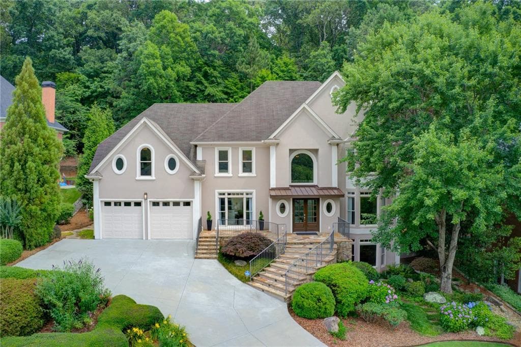 5 bedroom, 5 bathroom, 5,725 sq ft single family residence sold at 3850 Glenhurst Drive, Smyrna, GA 30080
