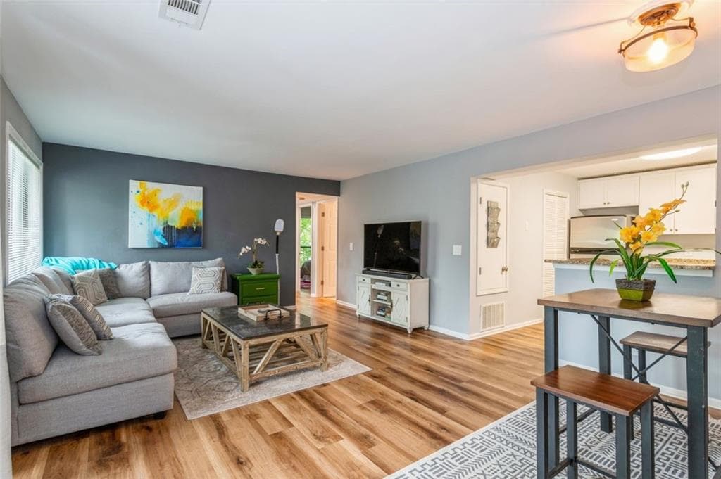 2 bedroom, 2 bathroom, 964 sq ft condominium sold at 2657 Lenox Road 184 N, Atlanta, GA 30324