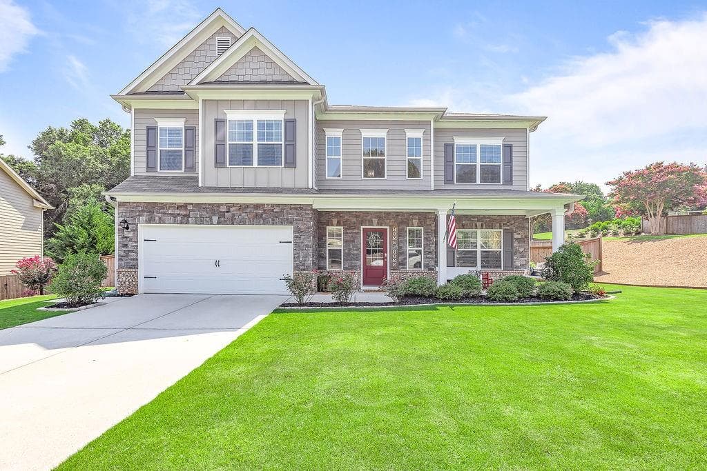 3 bedroom, 3 bathroom, 2,430 sq ft single family residence sold at 8010 Gracen Drive, Gainesville, GA 30506
