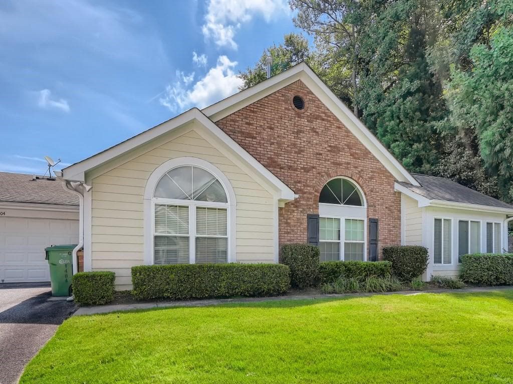 2 bedroom, 2 bathroom, 2,143 sq ft condominium sold at 1404 CASCADE PARK Drive, Atlanta, GA 30331