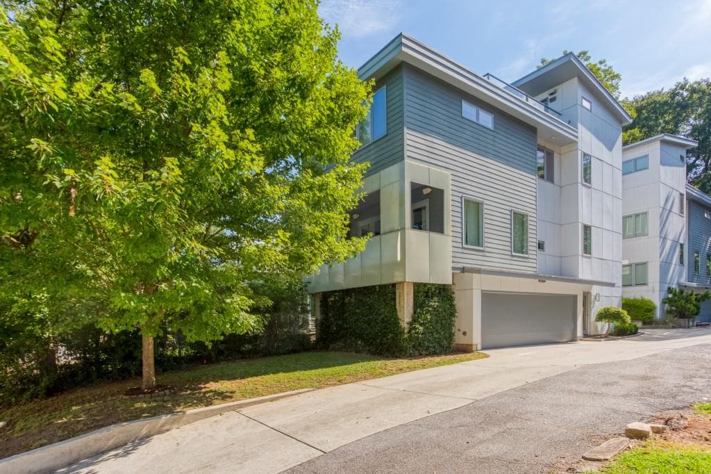 3 bedroom, 3 bathroom, 1,937 sq ft townhouse sold at 211 Marion Place, Atlanta, GA 30307