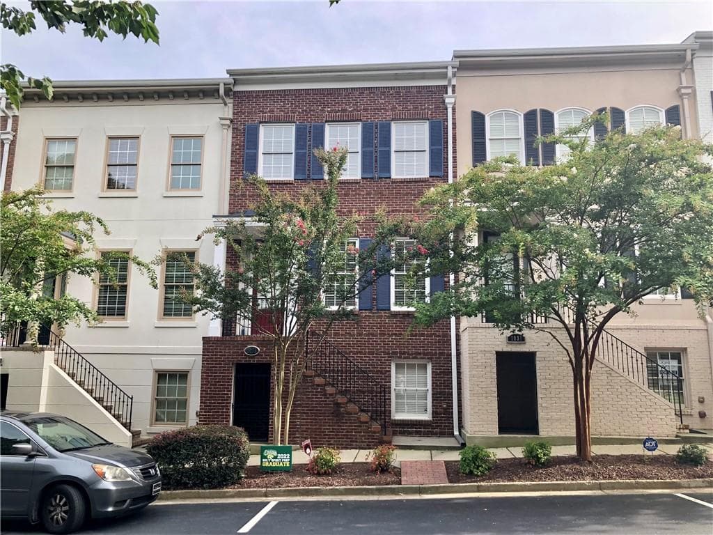 4 bedroom, 4 bathroom, 1,976 sq ft townhouse sold at 1035 Pearl Point, Atlanta, GA 30328