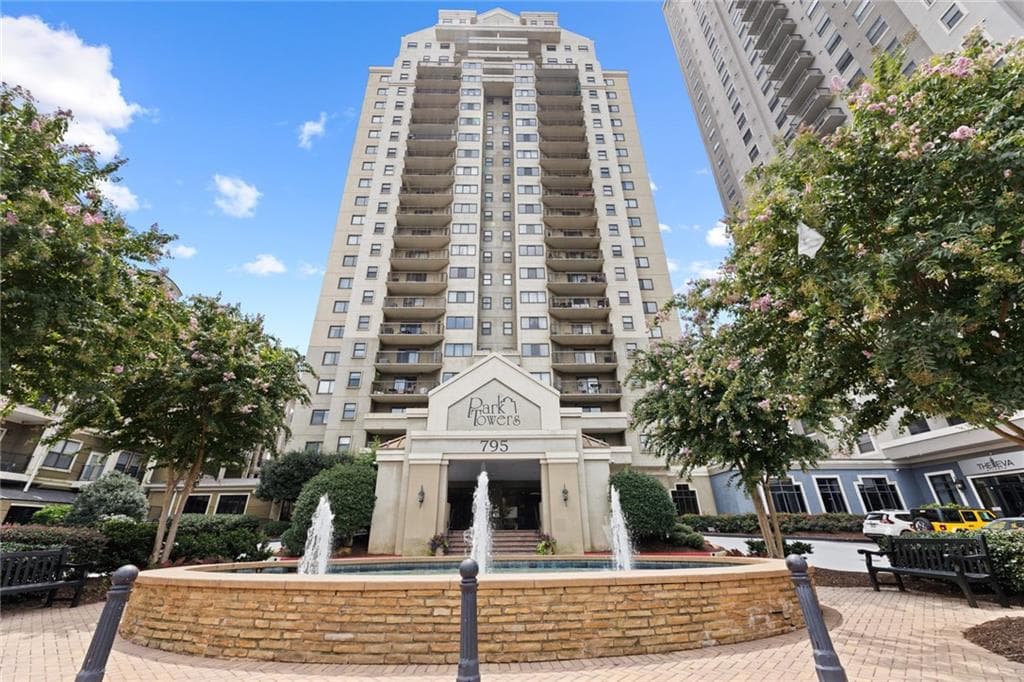 1 bedroom, 1 bathroom, 769 sq ft condominium sold at 795 Hammond Drive 408, Atlanta, GA 30328