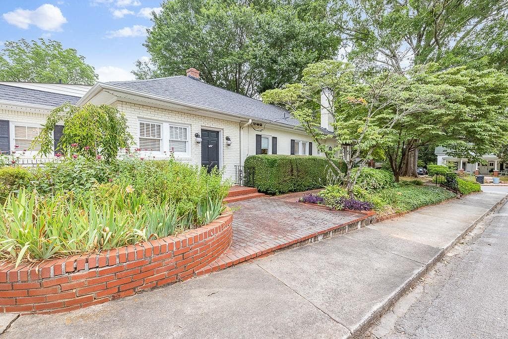 3 bedroom, 3 bathroom, 2,385 sq ft single family residence sold at 602 Dyer Street, Gainesville, GA 30501