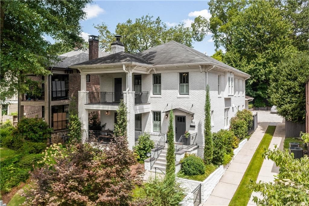 4 bedroom, 6 bathroom, 4,000 sq ft single family residence sold at 352 8th Street, Atlanta, GA 30309