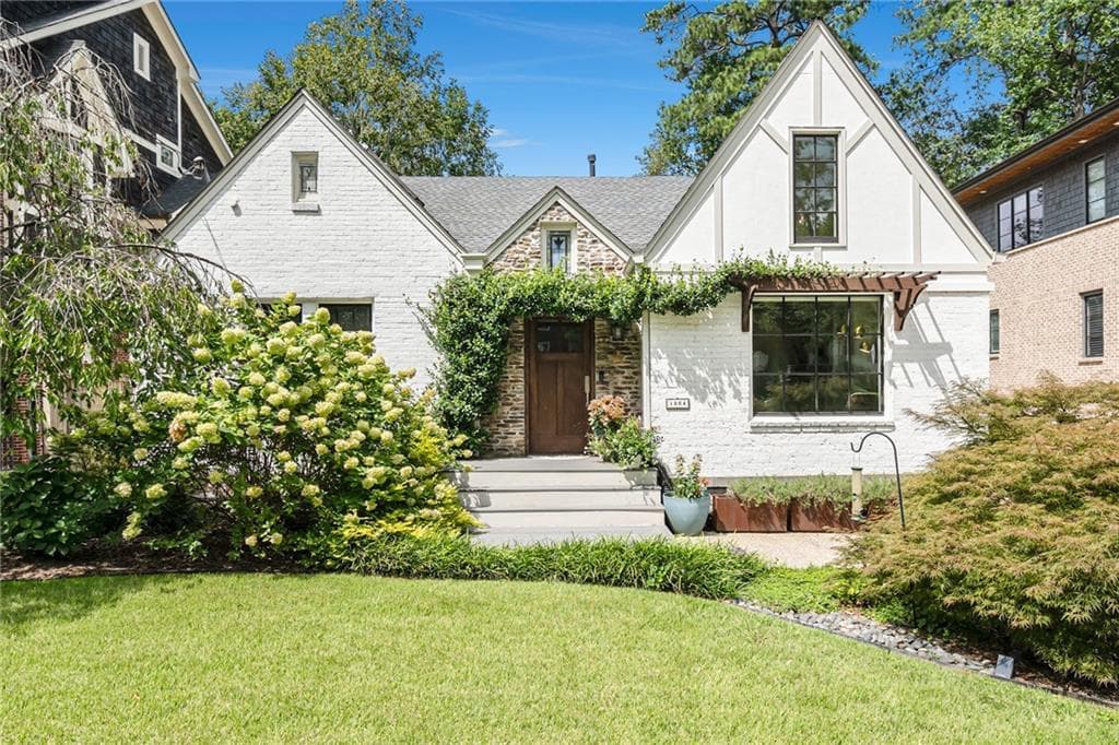 5 bedroom, 4 bathroom, 2,600 sq ft single family residence sold at 1064 Cumberland Road, Atlanta, GA 30306