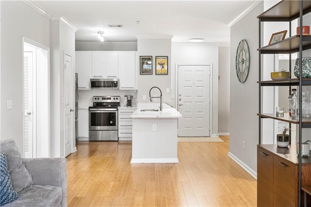 2 bedroom, 2 bathroom, 1,077 sq ft condominium sold at 821 Ralph Mcgill Boulevard 3323, Atlanta, GA 30306