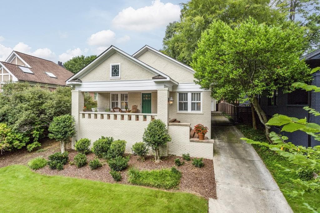 3 bedroom, 2 bathroom, 1,984 sq ft single family residence sold at 684 Cumberland Road, Atlanta, GA 30306