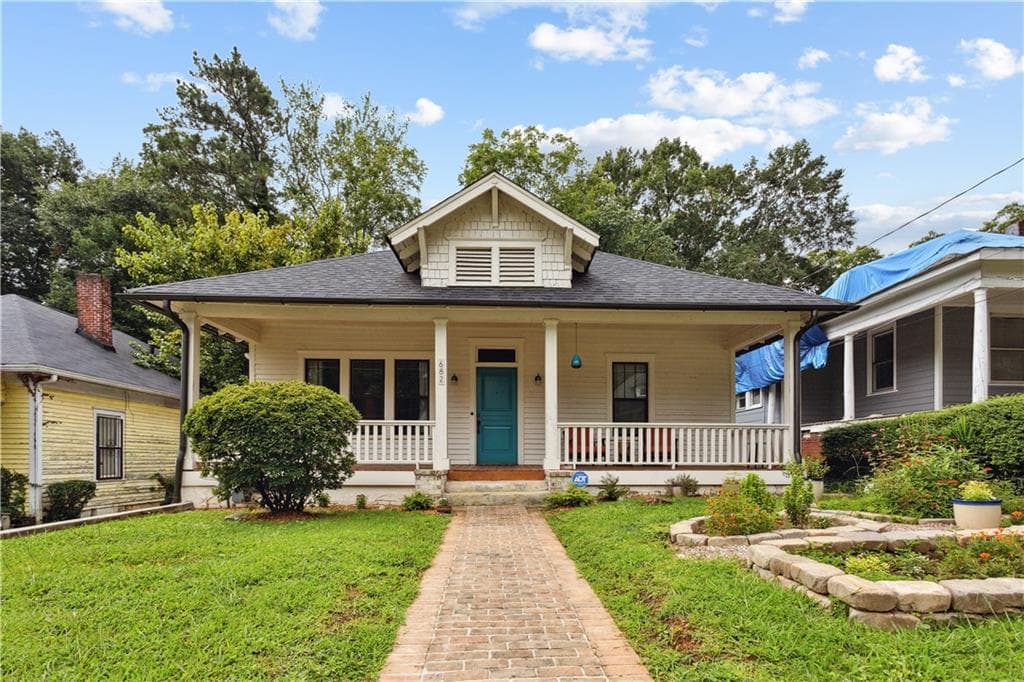 3 bedroom, 3 bathroom, 1,802 sq ft single family residence sold at 682 Brookline Street, Atlanta, GA 30310