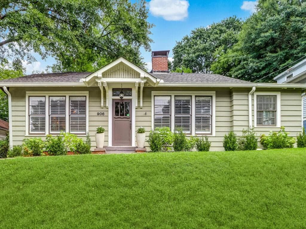 3 bedroom, 2 bathroom, 1,800 sq ft single family residence sold at 906 Highland View, Atlanta, GA 30306