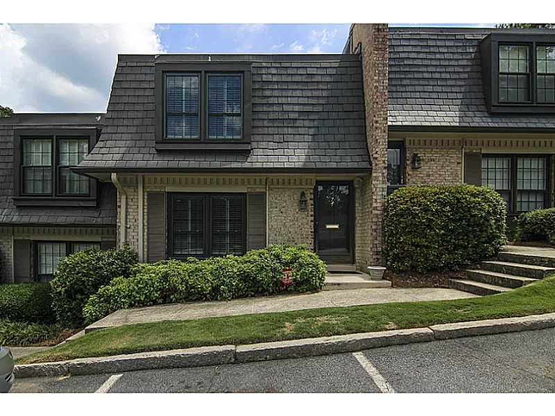 2 bedroom, 1,300 sq ft condominium sold at 74 La Rue Place 74, Atlanta, GA 30327