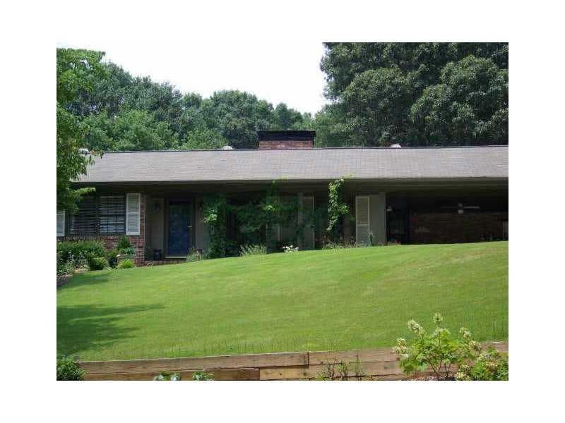 3 bedroom single family residence sold at 945 Peachtree Battle Circle, Atlanta, GA 30327