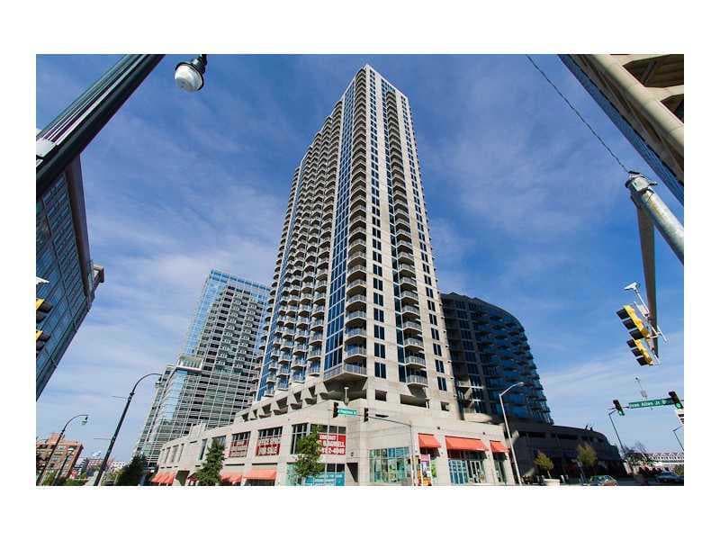 2 bedroom, 1,200 sq ft condominium sold at 400 W Peachtree Street 3201, Atlanta, GA 30308