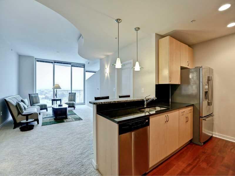 1 bedroom, 729 sq ft condominium sold at 400 W Peachtree Street 2102, Atlanta, GA 30308