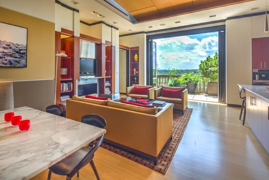4 bedroom condominium sold at 2500 Peachtree Road 901S, Atlanta, GA 30305