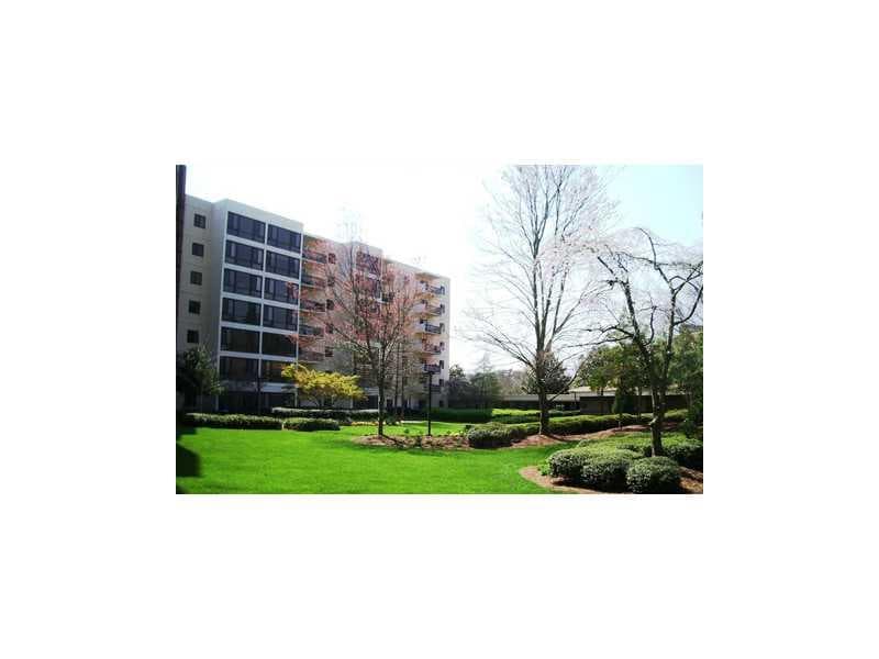 1 bedroom, 814 sq ft condominium sold at 1800 Clairmont Lake 301, Decatur, GA 30033