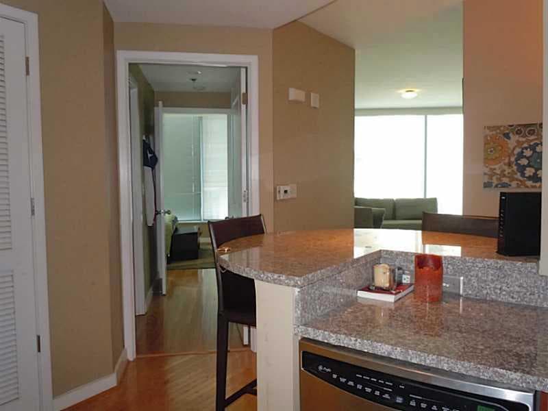 1 bedroom, 800 sq ft condominium sold at 3338 Peachtree Road 1505, Atlanta, GA 30326