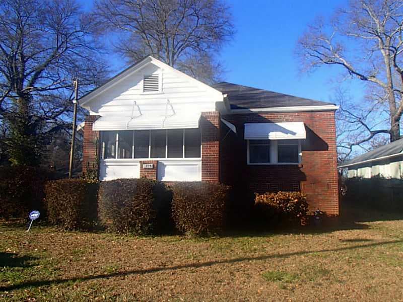 3 bedroom, 1,088 sq ft single family residence sold at 1015 Katherwood Drive, Atlanta, GA 30310