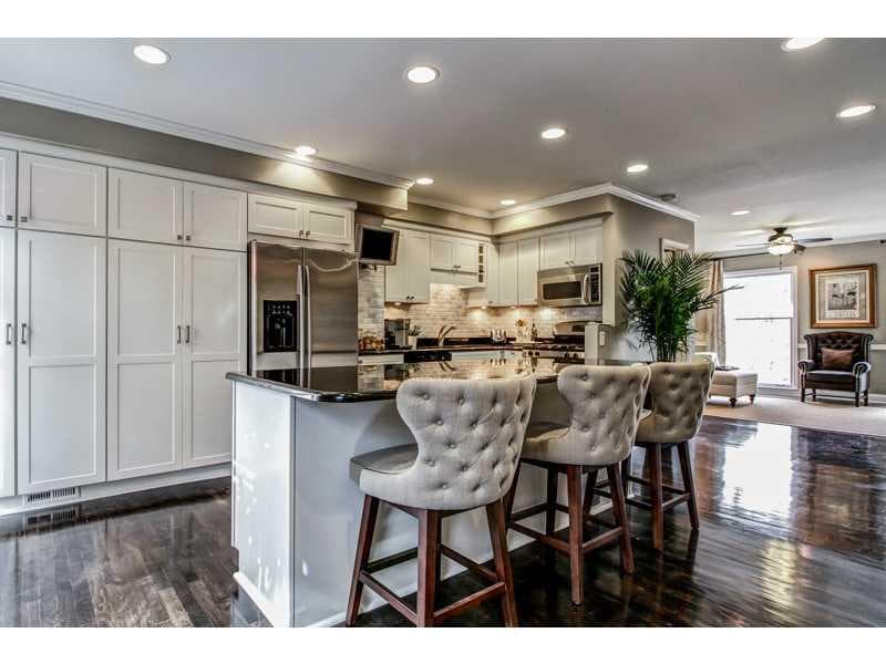 2 bedroom, 1,296 sq ft condominium sold at 320 Alberta Terrace 6, Atlanta, GA 30305