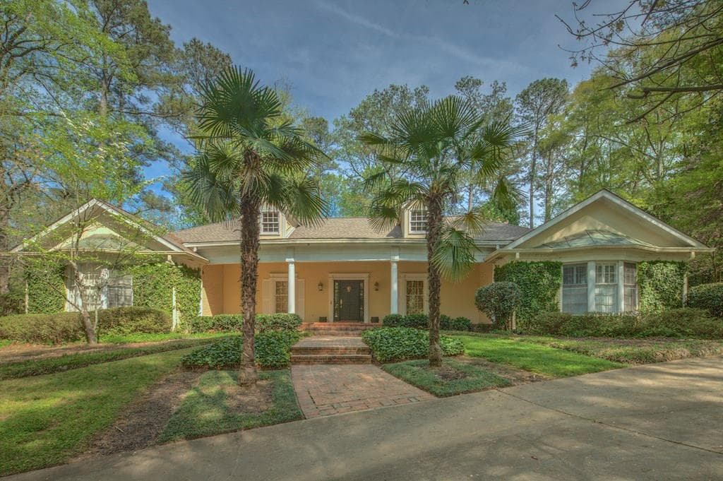 4 bedroom, 3,550 sq ft single family residence sold at 3563 Northside Drive, Atlanta, GA 30305