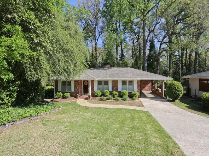 4 bedroom, 2,222 sq ft single family residence sold at 1532 Walthall Court, Atlanta, GA 30318