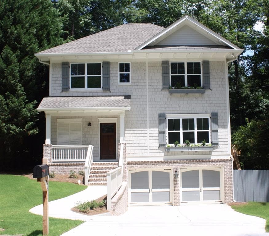 5 bedroom, 2,692 sq ft single family residence sold at 2927 Parkridge Drive, Brookhaven, GA 30319