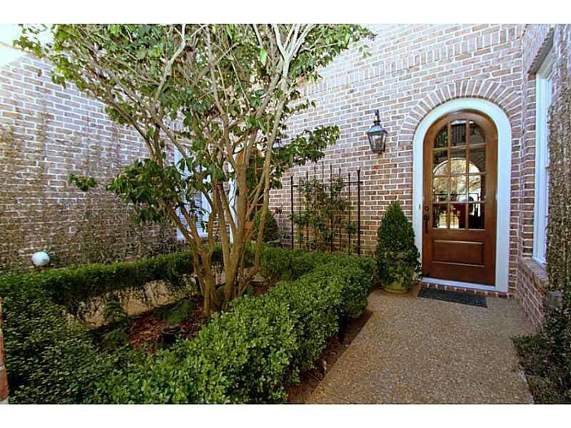 3 bedroom, 3,520 sq ft townhouse sold at 2070 Howell Mill Road 5, Atlanta, GA 30318