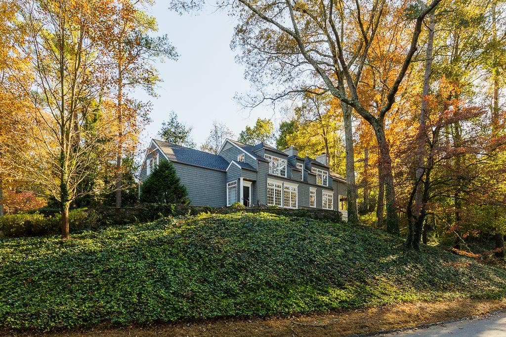 5 bedroom, 3,820 sq ft single family residence sold at 970 Buckingham Circle, Atlanta, GA 30327