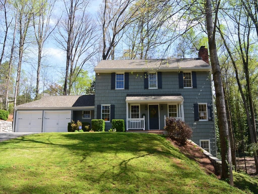 4 bedroom, 3,138 sq ft single family residence sold at 4665 Bryn Mawr Circle, Atlanta, GA 30327