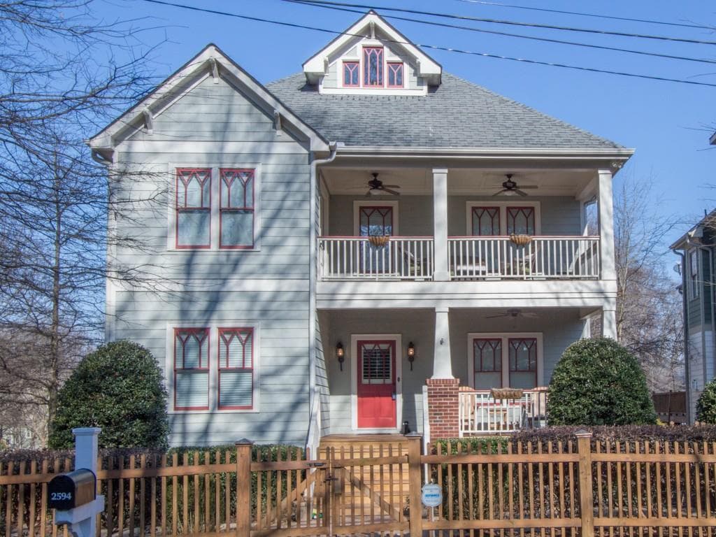 5 bedroom, 3,137 sq ft single family residence sold at 2594 Old Roswell Road, Smyrna, GA 30080