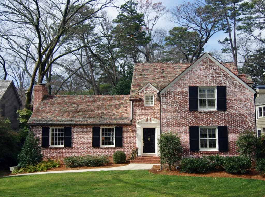 4 bedroom, 1,974 sq ft single family residence sold at 2782 N Hills Drive, Atlanta, GA 30305