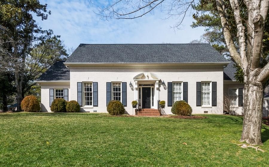 5 bedroom, 4,336 sq ft single family residence sold at 915 Hawick Drive, Atlanta, GA 30327